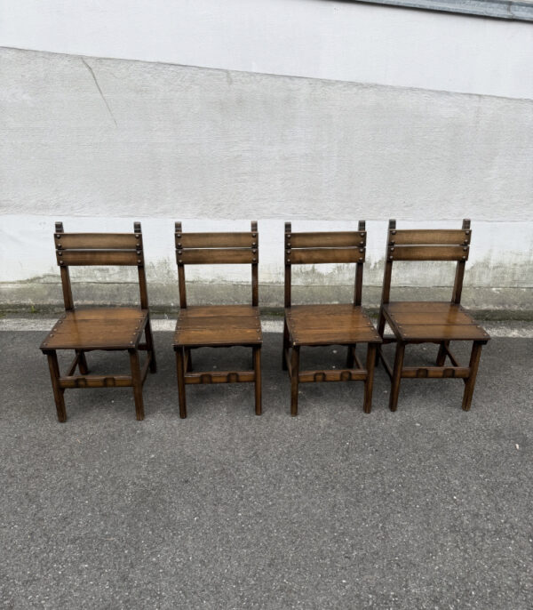 4er-Set rustikale Eichenstühle mit Metallnieten