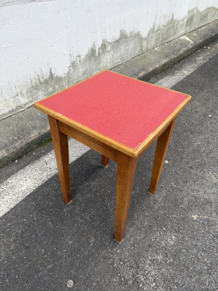 Vintage Holz Hocker mit roter Linoleum Sitzfläche ca. 1950er Jahre – Bild 2