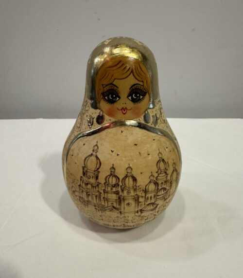 Rassel-Matrjoschka mit Gravur "Kiew", handbemalt und goldverziert