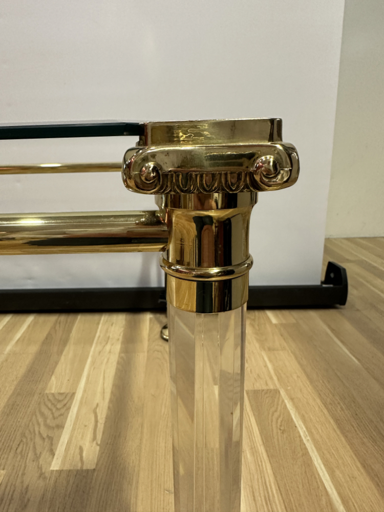 Vintage Hollywood Regency Couchtisch aus Glas, Messing und Plexiglas ca. 1970er Jahre – Bild 6