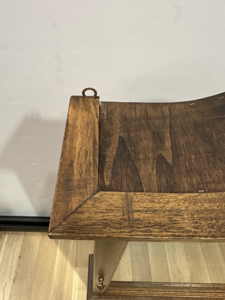 Vintage Vitrinenschrank aus Holz mit Glasböden und geschwungenem Aufsatz 1970er Jahre – Bild 5