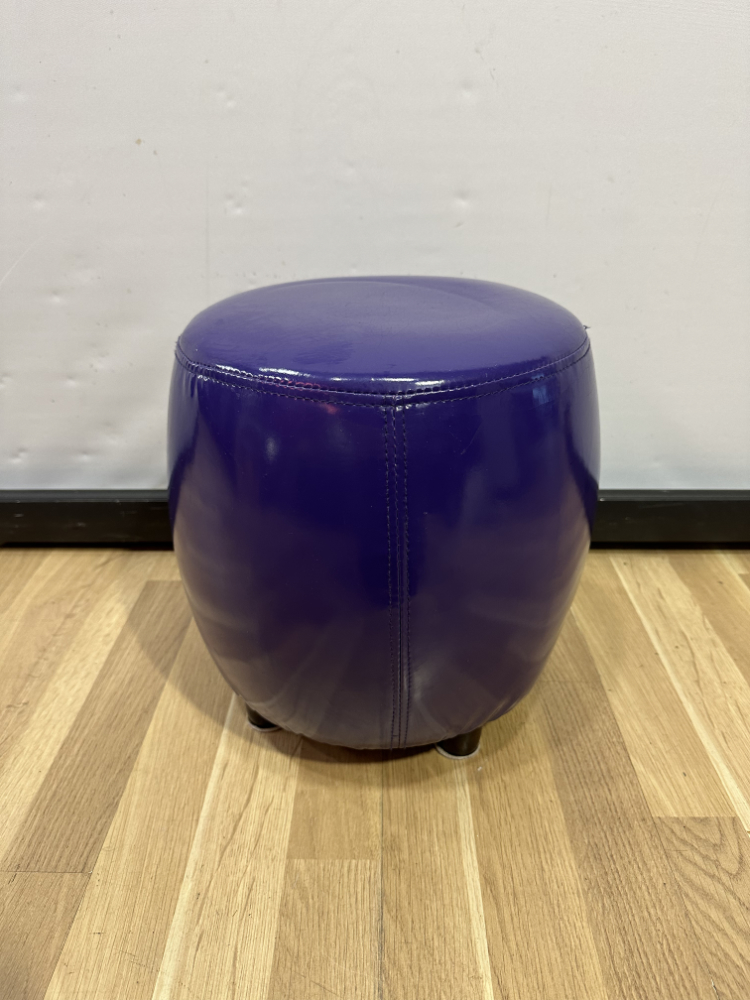 Vintage Hocker rund aus Kunstleder in Violett 1970er Jahre