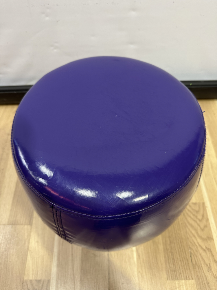 Vintage Hocker rund aus Kunstleder in Violett 1970er Jahre – Bild 2