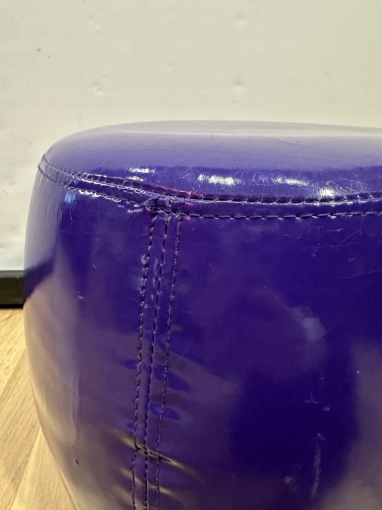 Vintage Hocker rund aus Kunstleder in Violett 1970er Jahre – Bild 3