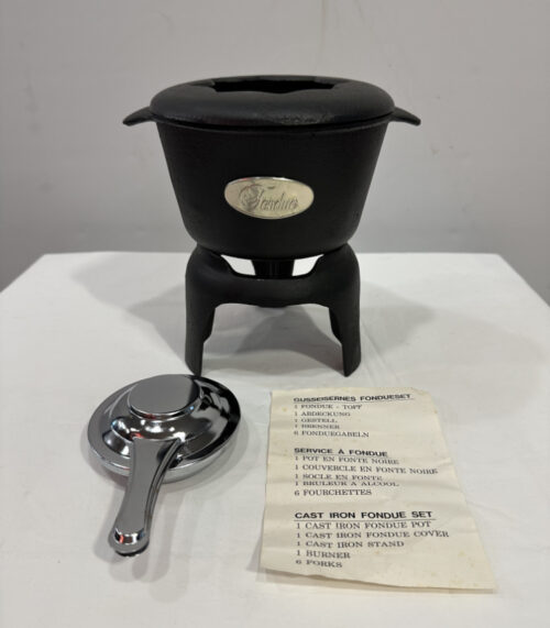 Vintage Fondue Set aus Gusseisen mit Brenner und Deckel ca. 1970er Jahre