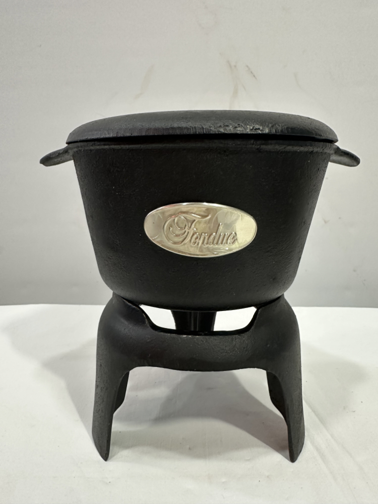 Vintage Fondue Set aus Gusseisen mit Brenner und Deckel ca. 1970er Jahre – Bild 2