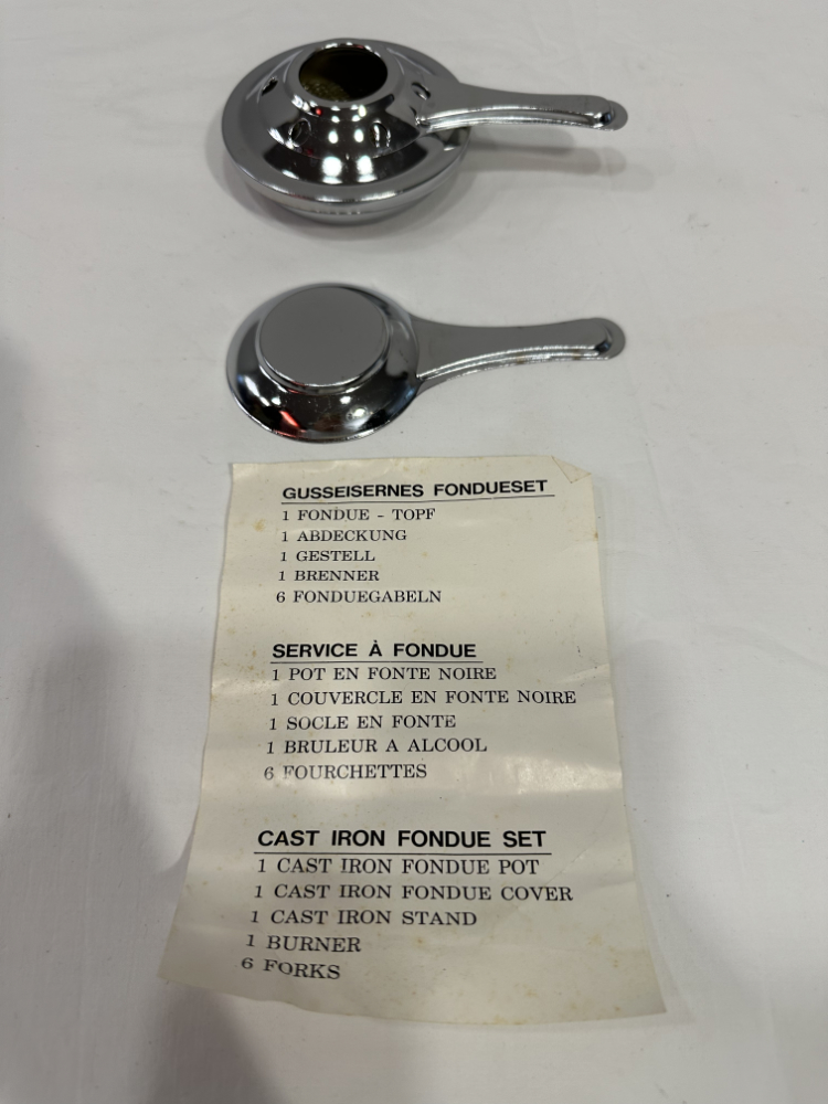Vintage Fondue Set aus Gusseisen mit Brenner und Deckel ca. 1970er Jahre – Bild 3