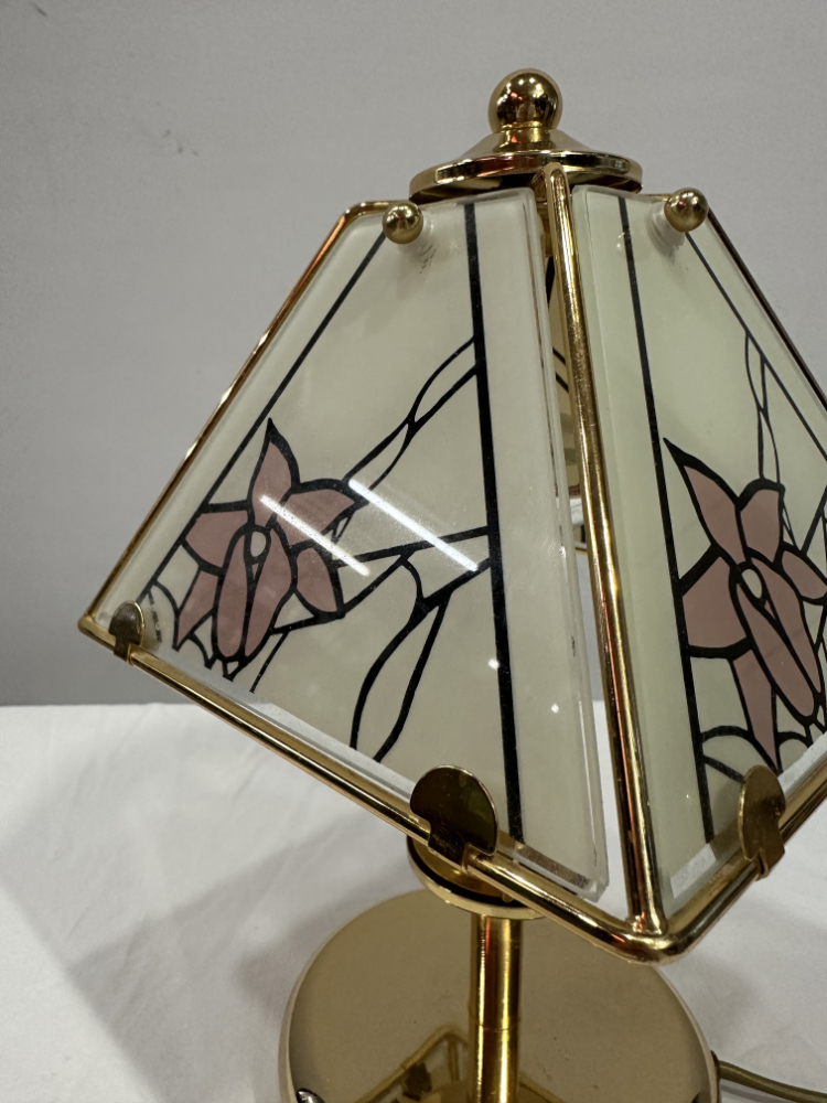 Vintage Tischlampe mit Messingfuss und floralen Glaselementen 1980er Jahre – Bild 3