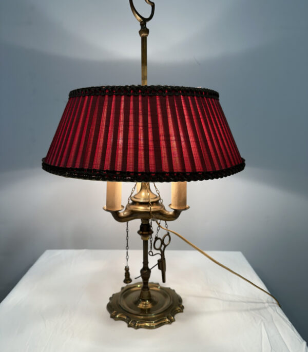 Vintage Florentiner Tischlampe aus Messing mit rotem Faltenstoffschirm