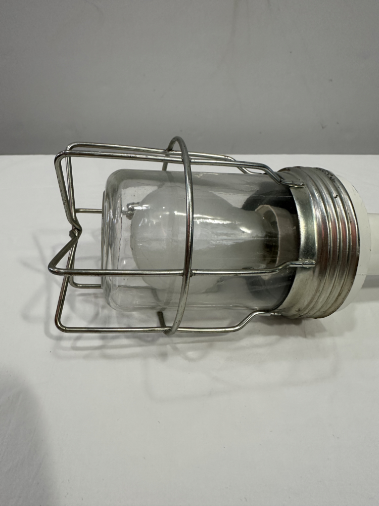 Vintage Industrieleuchte mit Metallsockel und Schutzkorb, ca. 1960er Jahre – Bild 7