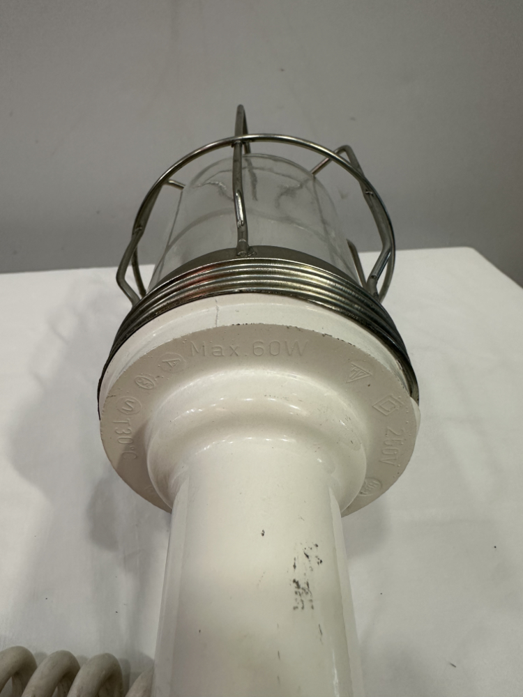 Vintage Industrieleuchte mit Metallsockel und Schutzkorb, ca. 1960er Jahre – Bild 5