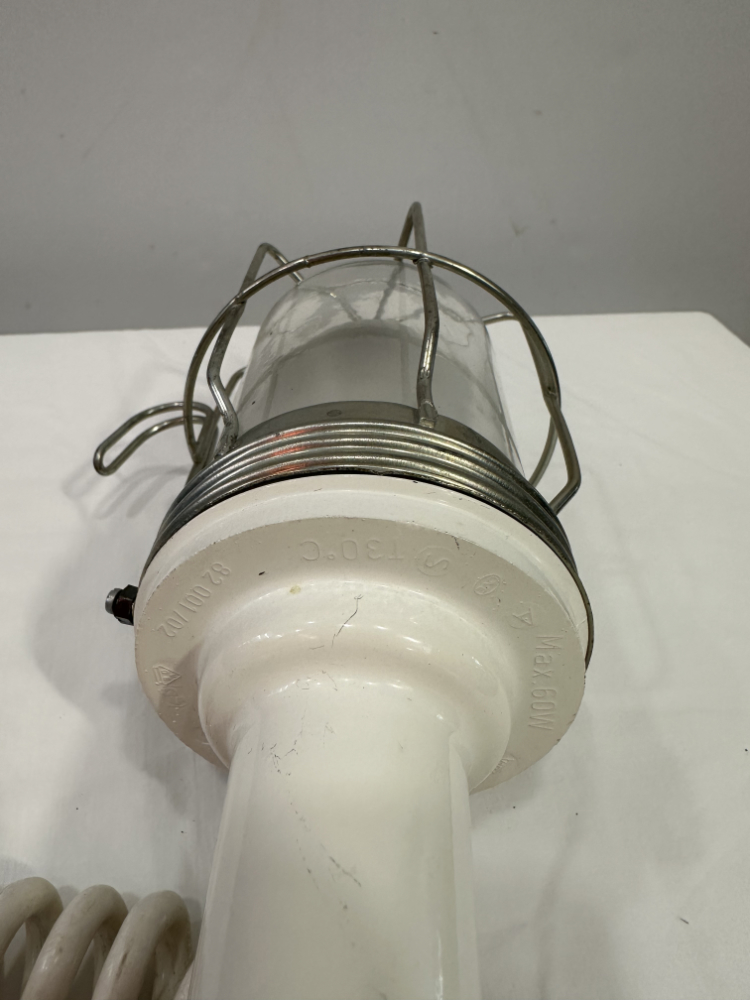 Vintage Industrieleuchte mit Metallsockel und Schutzkorb, ca. 1960er Jahre – Bild 4