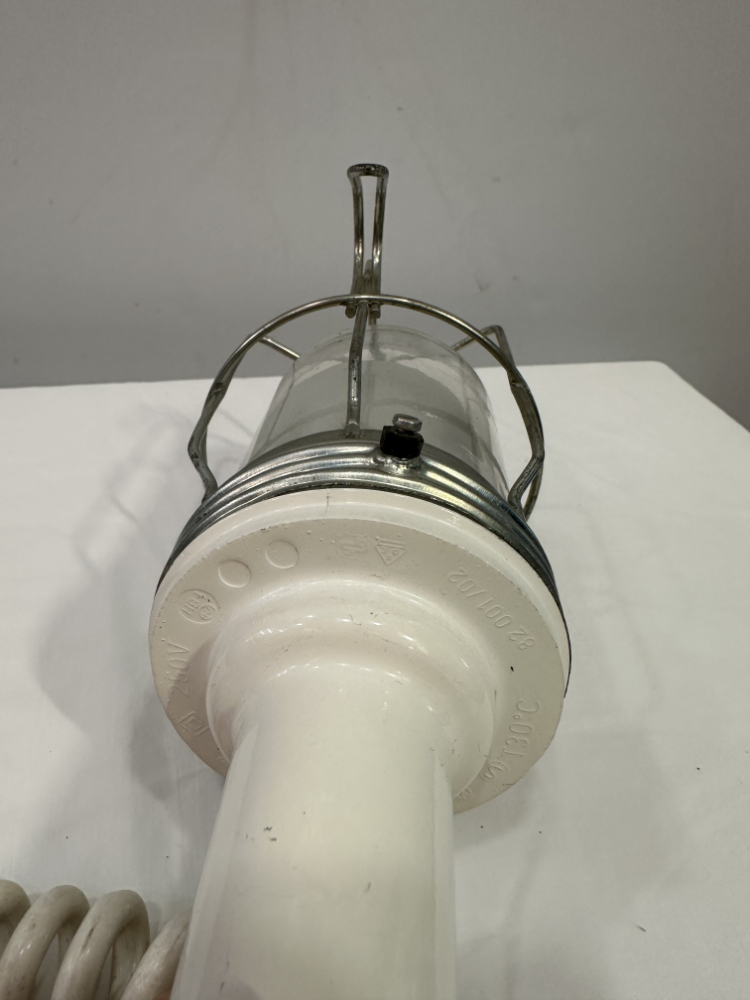 Vintage Industrieleuchte mit Metallsockel und Schutzkorb, ca. 1960er Jahre – Bild 3