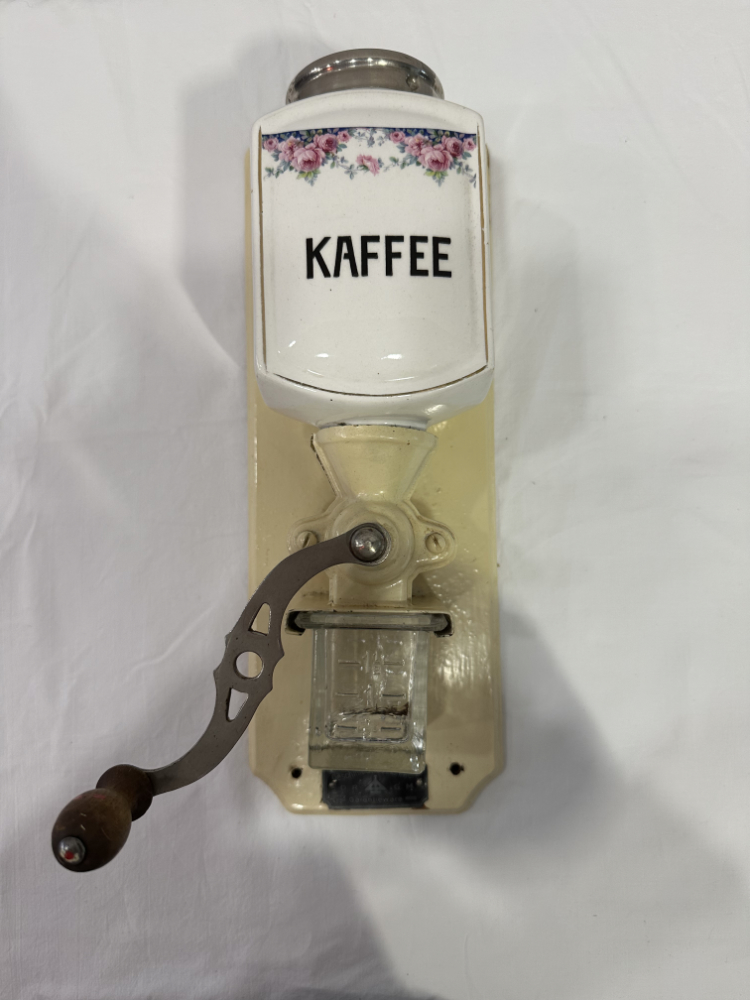 Vintage Wand Kaffeemühle mit Keramikbehälter "Kaffee", ca. 1930er-1940er Jahre