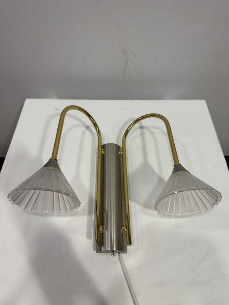 Vintage Wandleuchte mit Doppelarm und Glas Lampenschirmen, ca. 1980er Jahre – Bild 2