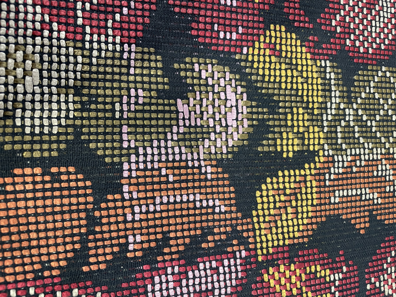 Antiker Hocker im Stil Louis XV mit floraler Stickerei, frühes 20. Jahrhundert – Bild 7