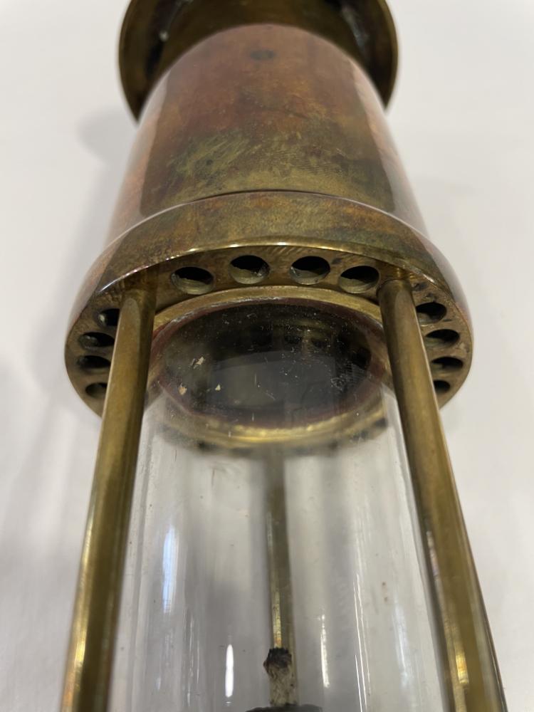 Antike Grubenlampe aus Messing "T. Cooke & Sons", Made in India – Bild 4