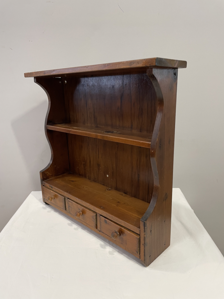 Vintage Landhaus Wandregal aus Massivholz mit Schubladen ca. 1970er Jahre – Bild 2