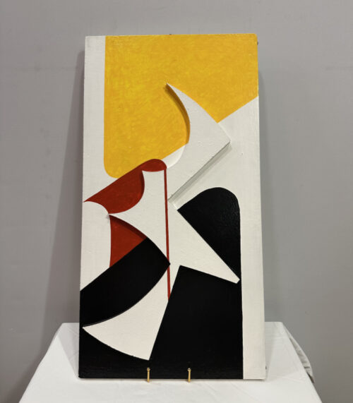 Abstraktes Reliefbild in Gelb, Rot, Weiss und Schwarz, geometrische Komposition auf Holz