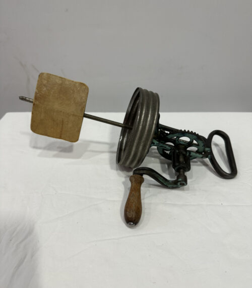 Antike Hand-Buttermaschine aus Gusseisen mit Holzkurbel, ohne Behälter, ca. frühes 20. Jahrhundert