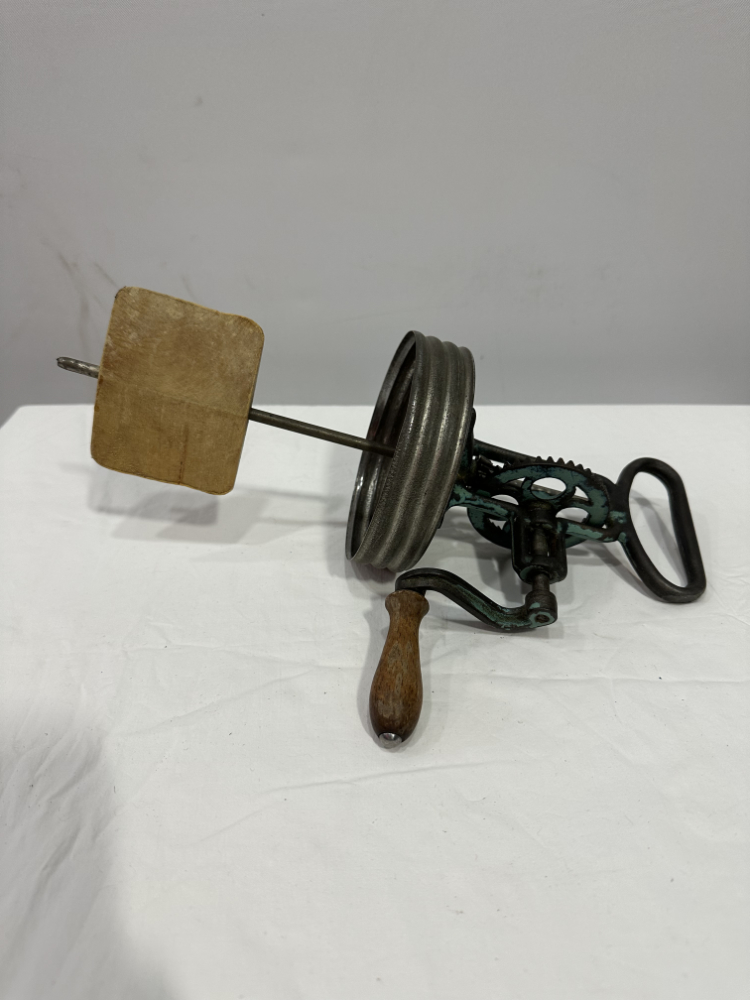 Antike Hand-Buttermaschine aus Gusseisen mit Holzkurbel, ohne Behälter, ca. frühes 20. Jahrhundert