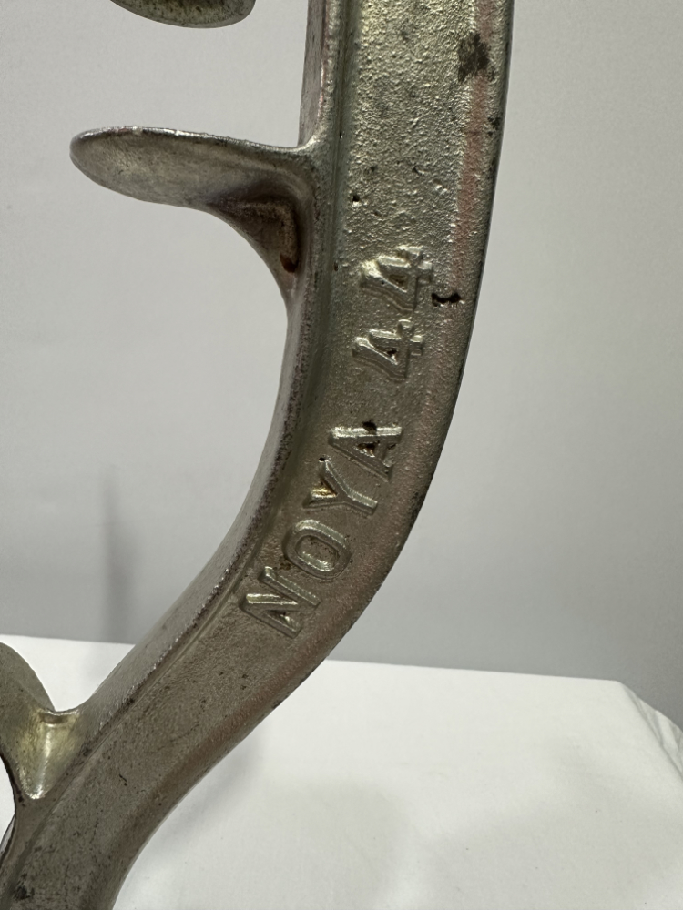 Vintage Kirschentkerner NOYA 44 aus Gusseisen mit Holzgriff ca. 1940er Jahre – Bild 8