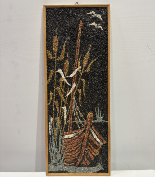 Vintage Steinmosaikbild mit Boot und Schilf – Handgefertigte Wandkunst im Holzrahmen