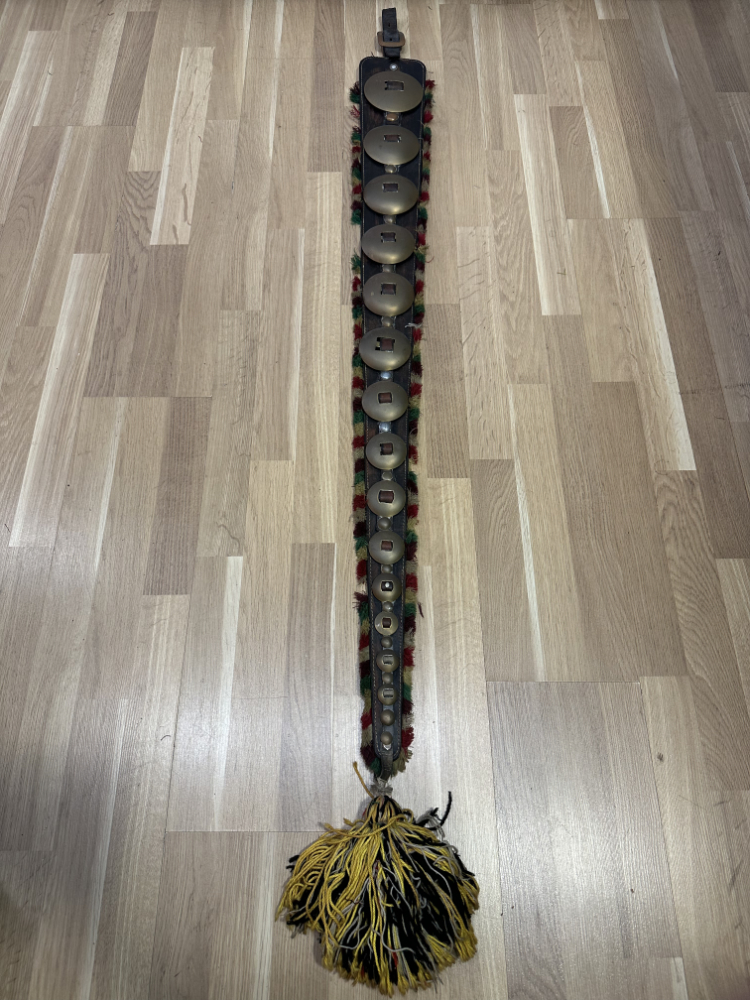 Vintage Schweizer Staatsriemen mit bunten Wollquasten und Messingbeschlägen, ca. 1960er Jahre