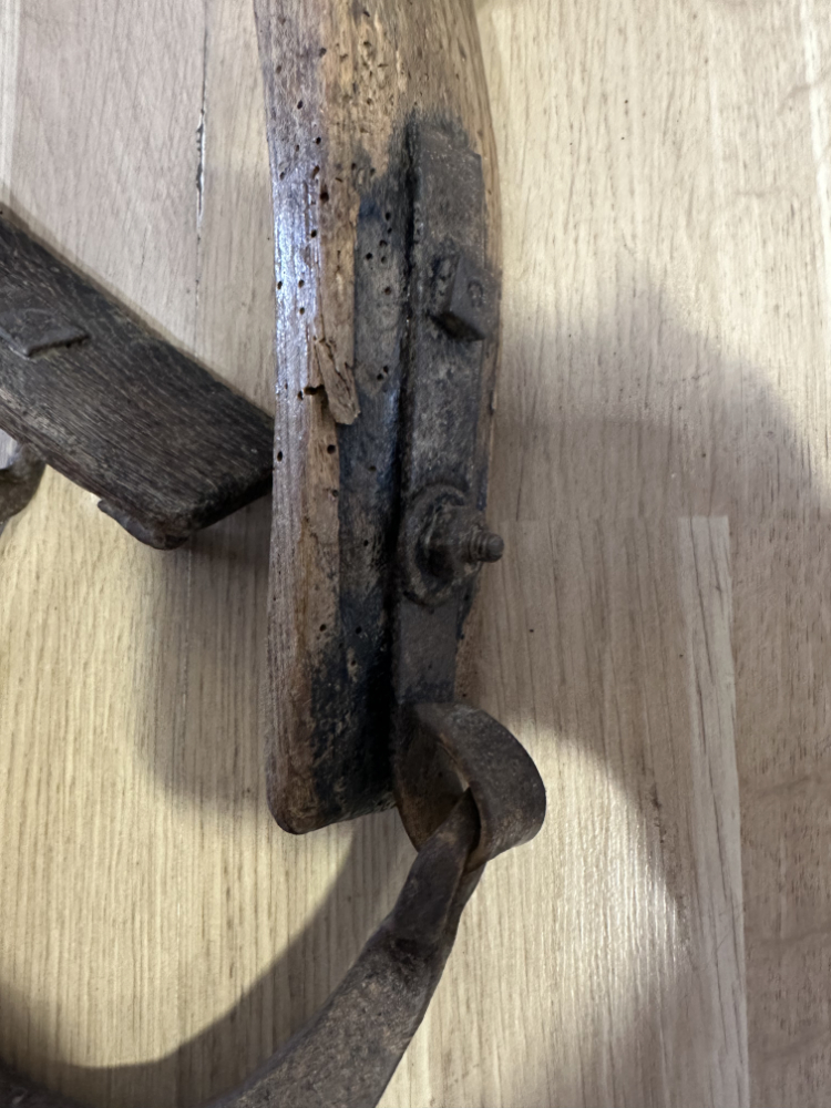 Antikes hölzernes Kuhjoch mit Eisenbeschlag, ca. frühes 20. Jahrhundert – Bild 8