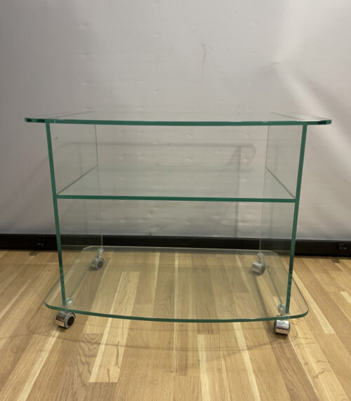 Moderner Glastisch mit Ablage und Rollen – Transparenter Designklassiker
