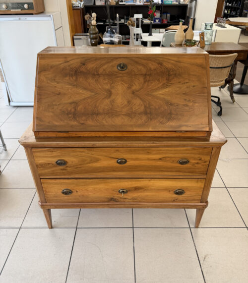 Antiker Biedermeier Sekretär aus Nussbaum mit Schreibklappe (ca. 1830–1850)