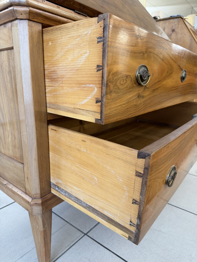 Antiker Biedermeier Sekretär aus Nussbaum mit Schreibklappe (ca. 1830–1850) – Bild 10