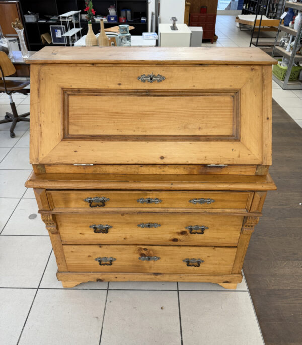 Antiker Sekretär aus Weichholz mit Schreibklappe (ca. 1900)