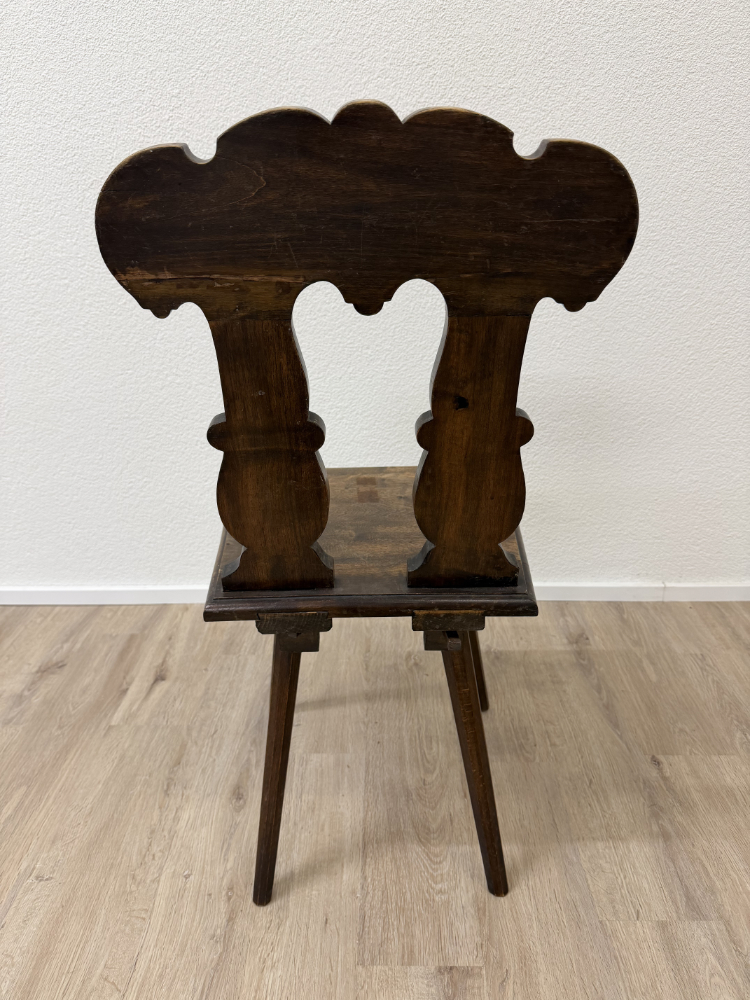 Antiker Bauernstuhl / Stabellenstuhl im Barockstil aus Massivholz mit Schnitzerei, ca. 19. Jh. – Bild 4