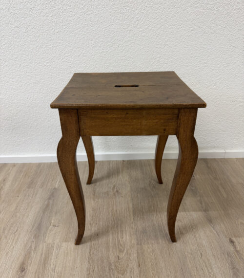 Vintage Holzhocker mit geschwungenen Beinen