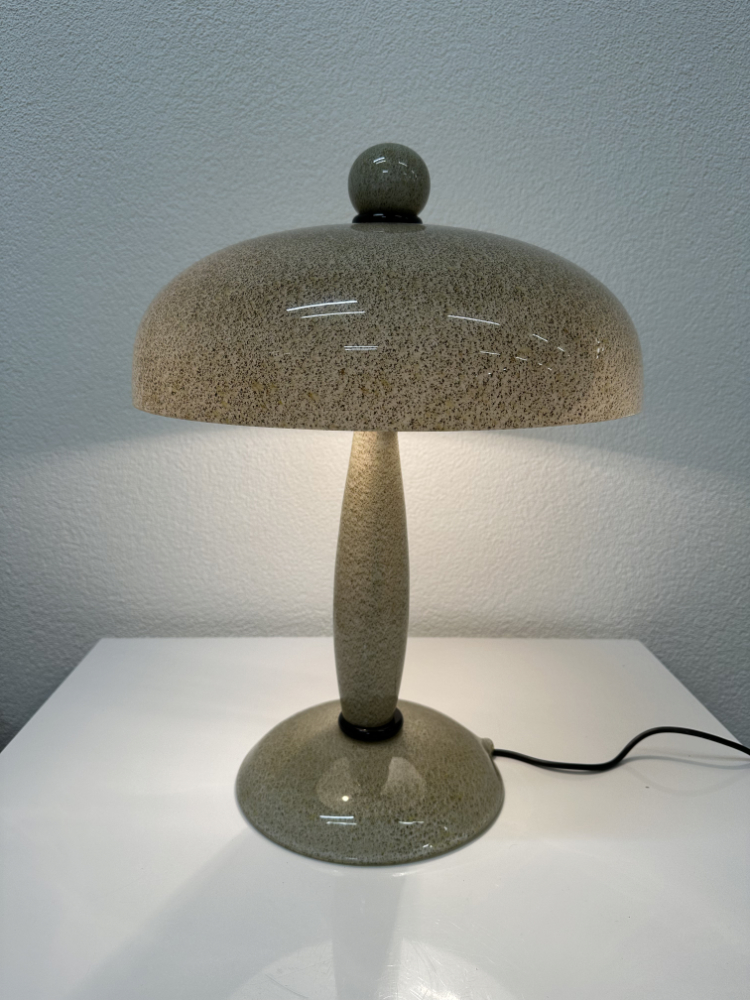 Vintage Mid-Century Design Tischlampe aus Murano Glas mit gesprenkelter Struktur und Messingfassung ca. 1960er-1970er Jahre