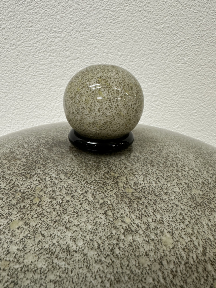 Vintage Mid-Century Design Tischlampe aus Murano Glas mit gesprenkelter Struktur und Messingfassung ca. 1960er-1970er Jahre – Bild 3