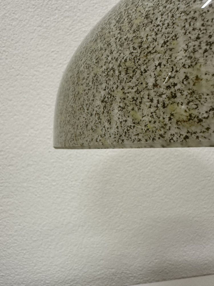 Vintage Mid-Century Design Tischlampe aus Murano Glas mit gesprenkelter Struktur und Messingfassung ca. 1960er-1970er Jahre – Bild 4