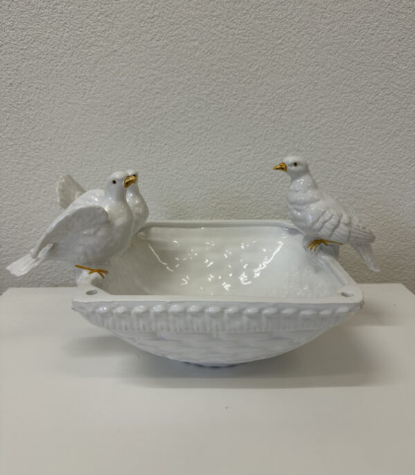 Dekorative Porzellanschale mit Vogelmotiven, Herkunft vermutlich Italien