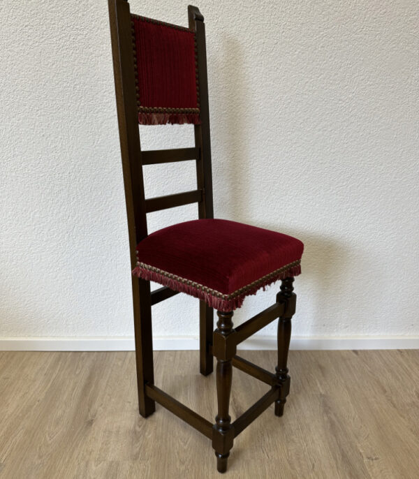 Vintage Holzstuhl mit rotem Samtbezug ca. 1920er–1930er Jahre