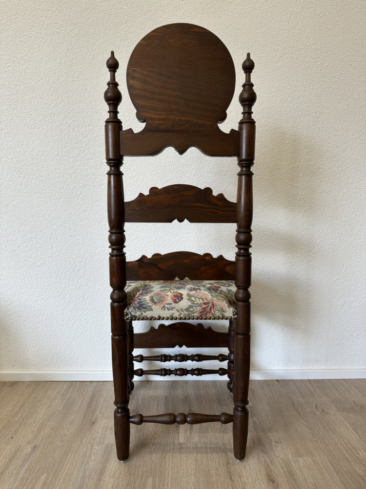 Antiker geschnitzter Holzstuhl mit Blumenrelief und Gobelin-Sitz, ca. Ende 19. Jh. bis frühes 20. Jh. – Bild 4