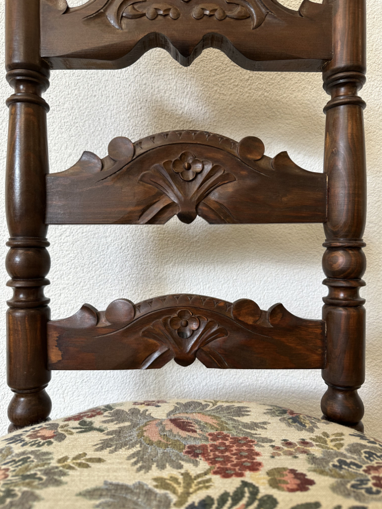 Antiker geschnitzter Holzstuhl mit Blumenrelief und Gobelin-Sitz, ca. Ende 19. Jh. bis frühes 20. Jh. – Bild 6