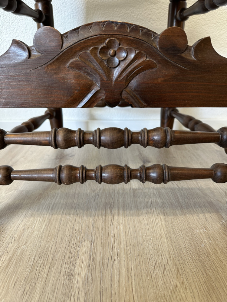 Antiker geschnitzter Holzstuhl mit Blumenrelief und Gobelin-Sitz, ca. Ende 19. Jh. bis frühes 20. Jh. – Bild 9