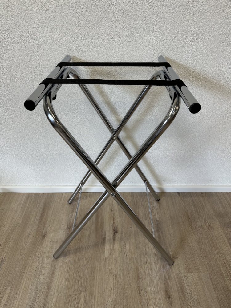 Klappbarer Kofferständer aus Chrom mit schwarzen Gurten