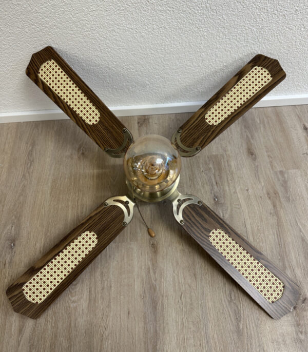 Deckenventilator mit Lampe aus Messing und Holz