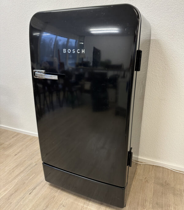 Retro Bosch Kühlschrank „Classic Edition“ in Schwarz