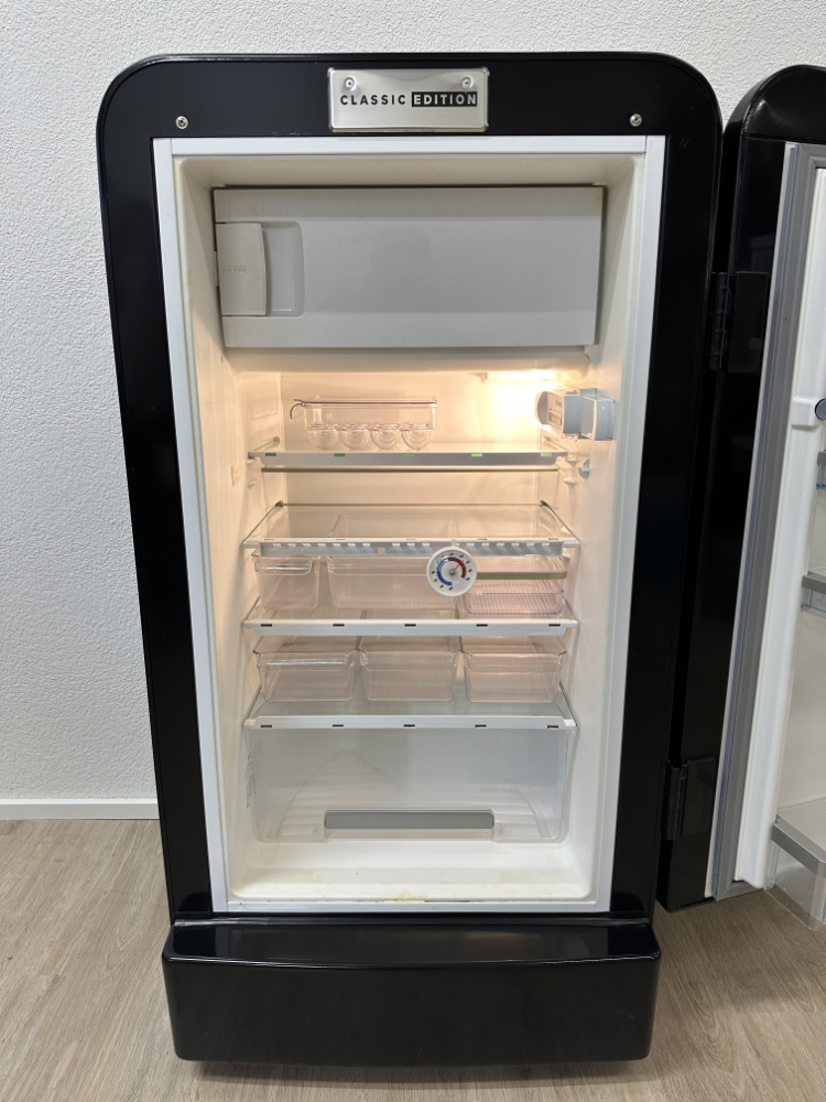 Retro Bosch Kühlschrank „Classic Edition“ in Schwarz – Bild 2