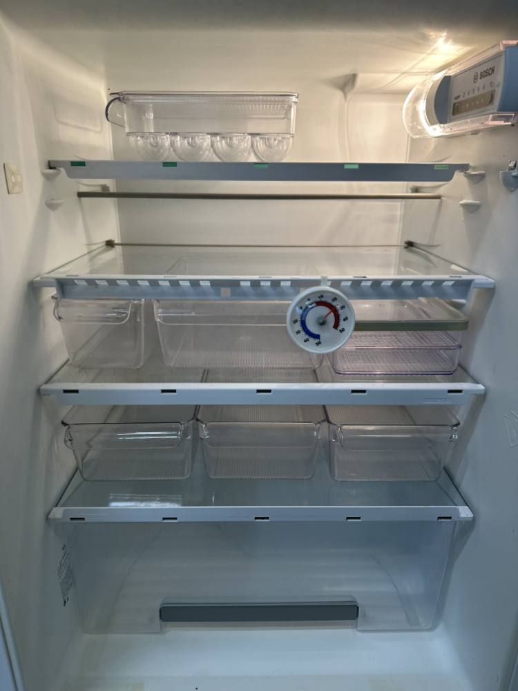 Retro Bosch Kühlschrank „Classic Edition“ in Schwarz – Bild 4