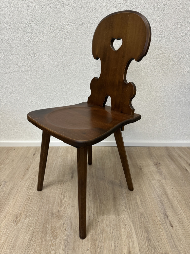 Rustikale Stabellenstühle aus Massivholz mit Herzlehne im 6er-Set – Bild 3