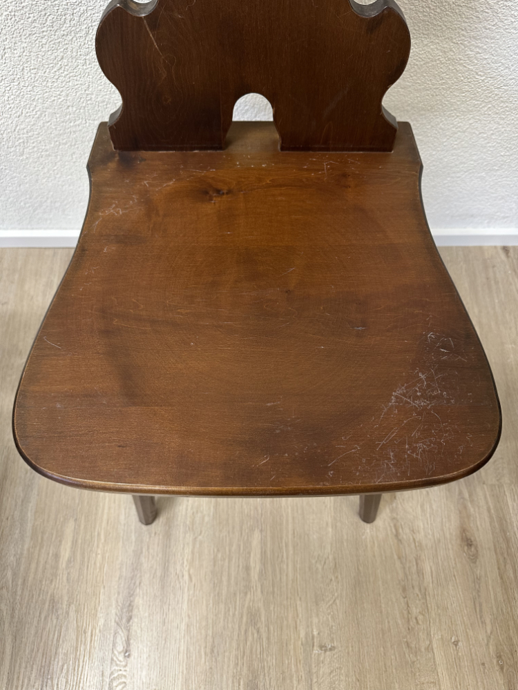 Rustikale Stabellenstühle aus Massivholz mit Herzlehne im 6er-Set – Bild 9